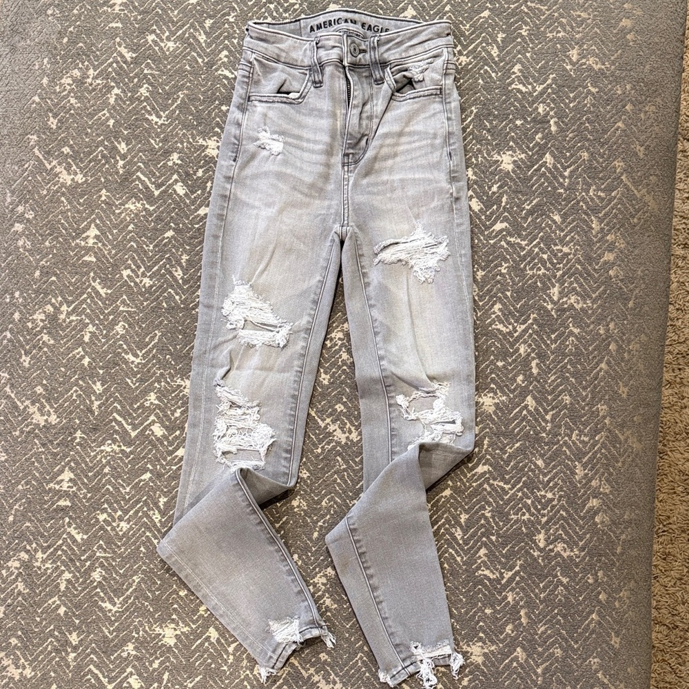 American Eagle Women's Light Gray High Rise Jeans